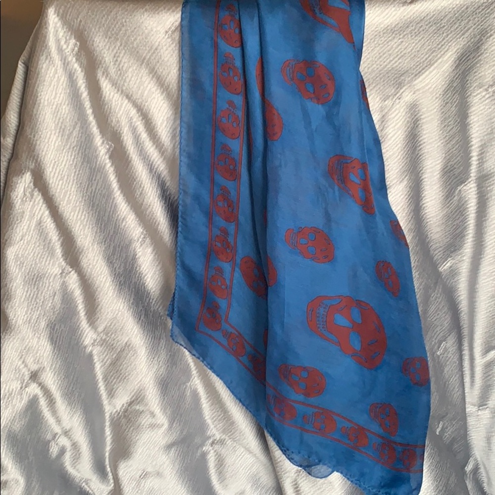 Alexander McQueen skull scarf